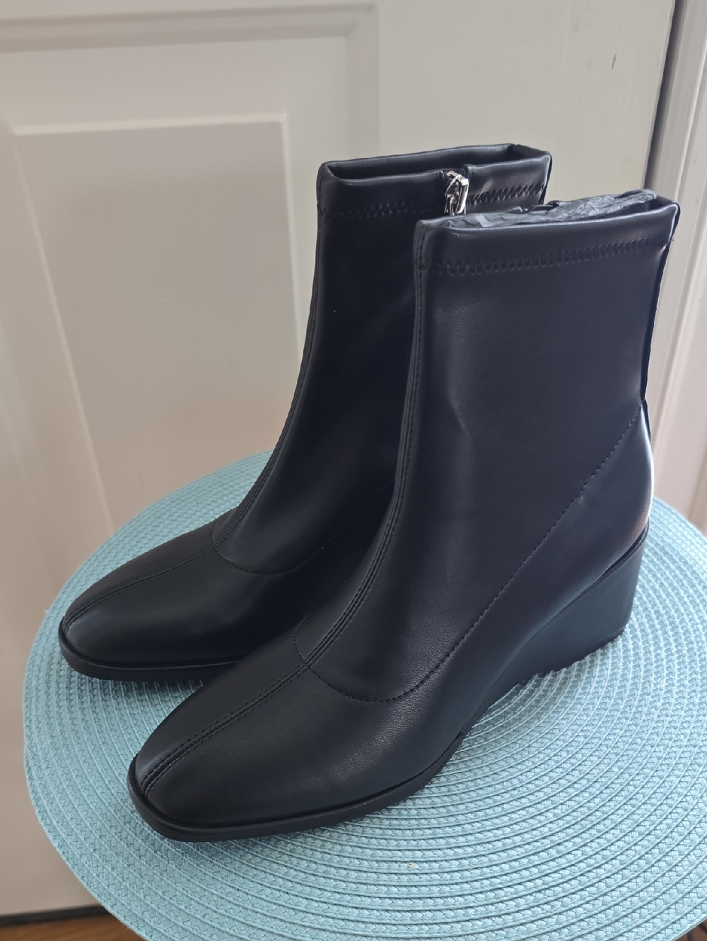 AEROSOLES BRAND Women's Black Wedge Ankle Boots Size 7